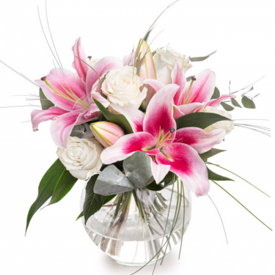 Buchet trandafiri albi şi crini imperiali